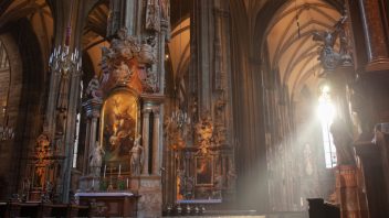 Südliches Seitenschiff von Stephansdom im Morgenlicht