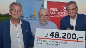 Vereinszeitung Unser Stephansdom 134, Oktober 2021, Titel: Bericht des Dombaumeisters 2021 edition-137-2022 EDITION 134/2021 Stephansdom; Wien; St. Stephan; Wiener Wahrzeichen; Verein Unser Stephansdom; Vereinszeitung 134; Oktober 2021; Bericht des Dombaumeisters 2021, Golftunier, v.l.n.r. Dombaumeister DI Wolfgang Zehetner, Dr. Erich Ehn, Mag. Robert Lasshofer