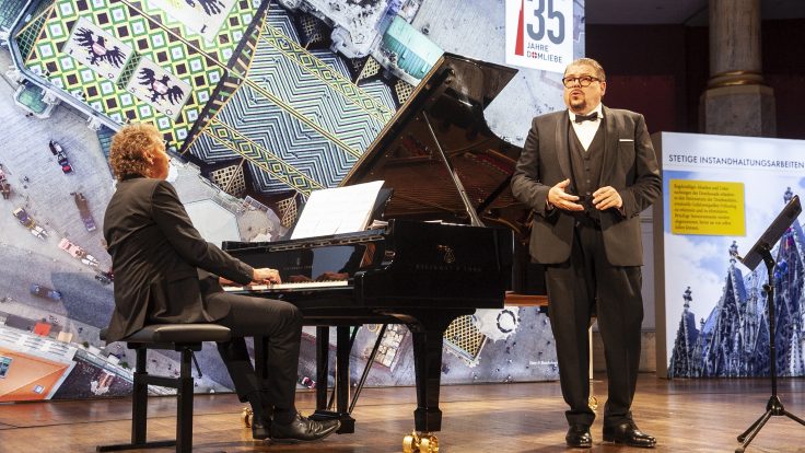 Pianist Justus Zeyen und Kammersänger Michael Schade während dem Charitydinner 2022