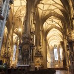 Vereinszeitung Unser Stephansdom 138, Dezember 2022, Titel: Jubiläumsausgabe, Neue Lichtanlage im Dom seit 2018, Blick in das Seitenschiff St. Stephan